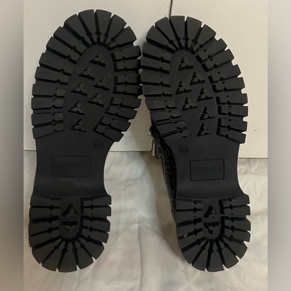 NWOT Guess Hillford Black PU Leather Gold Chain Platform Loafers Women Size 6.5 - Picture 7 of 8